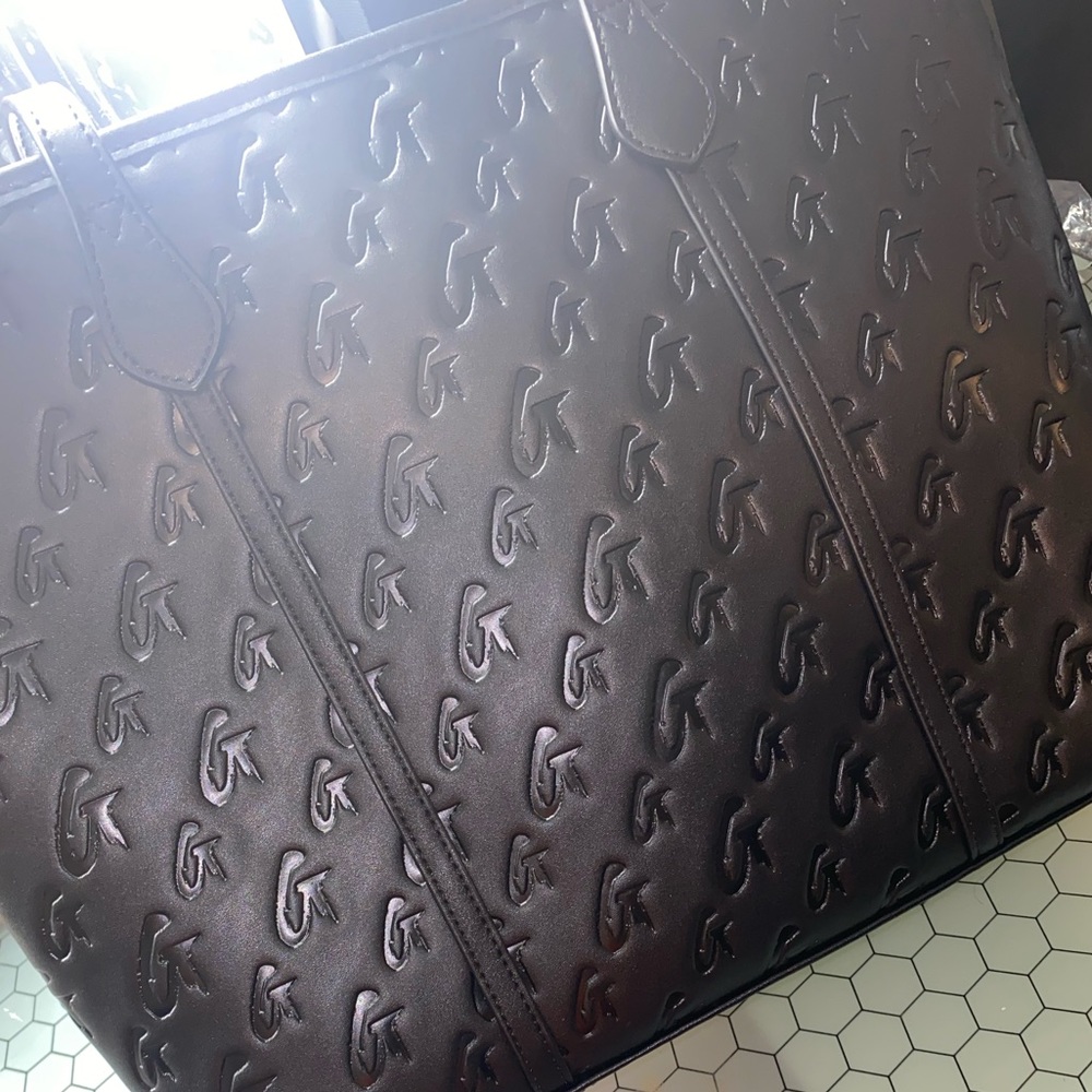 Glamoholic lifestyle by mia ray Sleek Tote